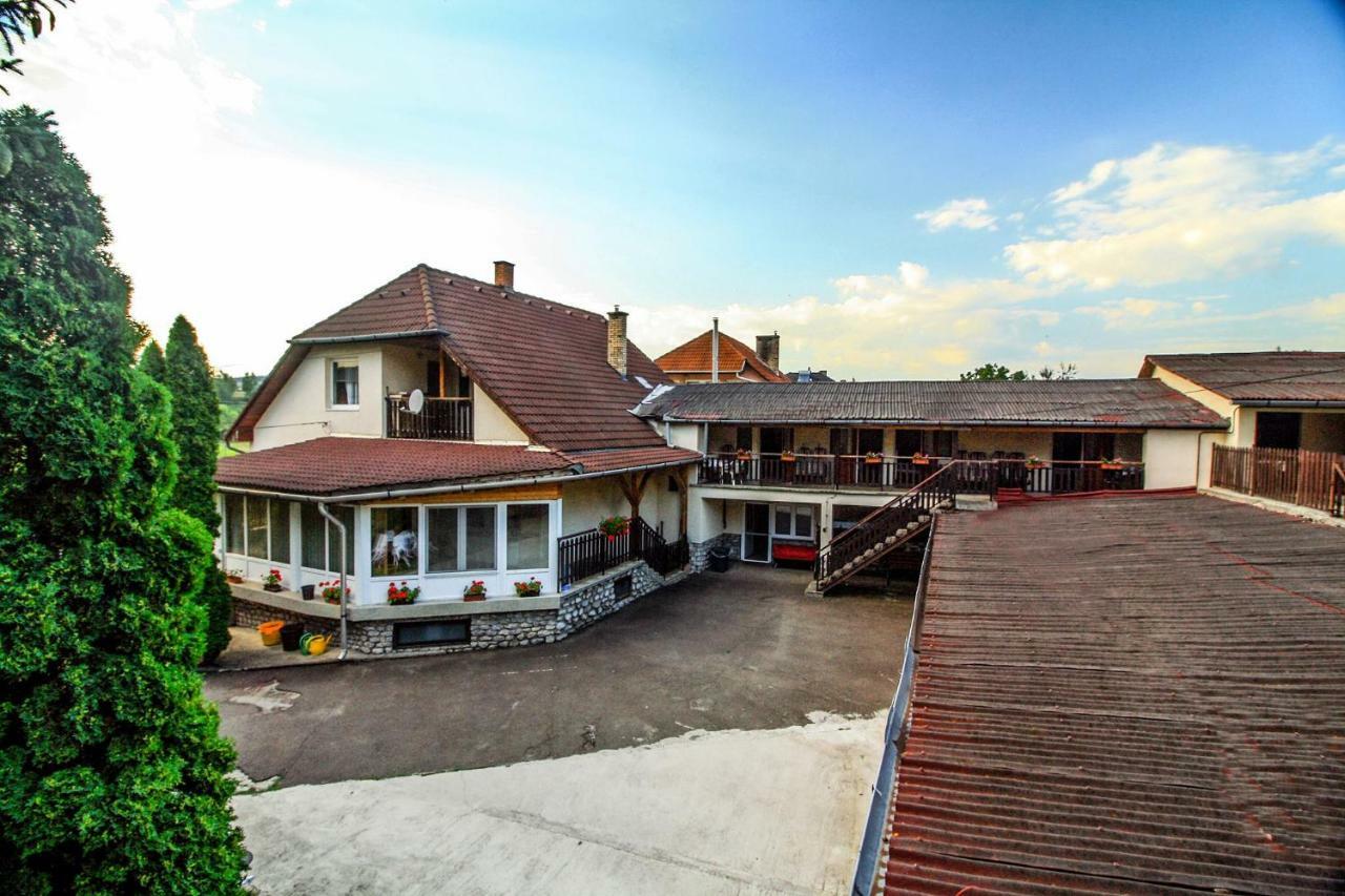 Horvath Vendeghaz Otel Monosbel Dış mekan fotoğraf